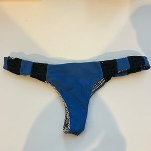 Acacia North Shore Bottom size Small in Peahi/Storm Mesh